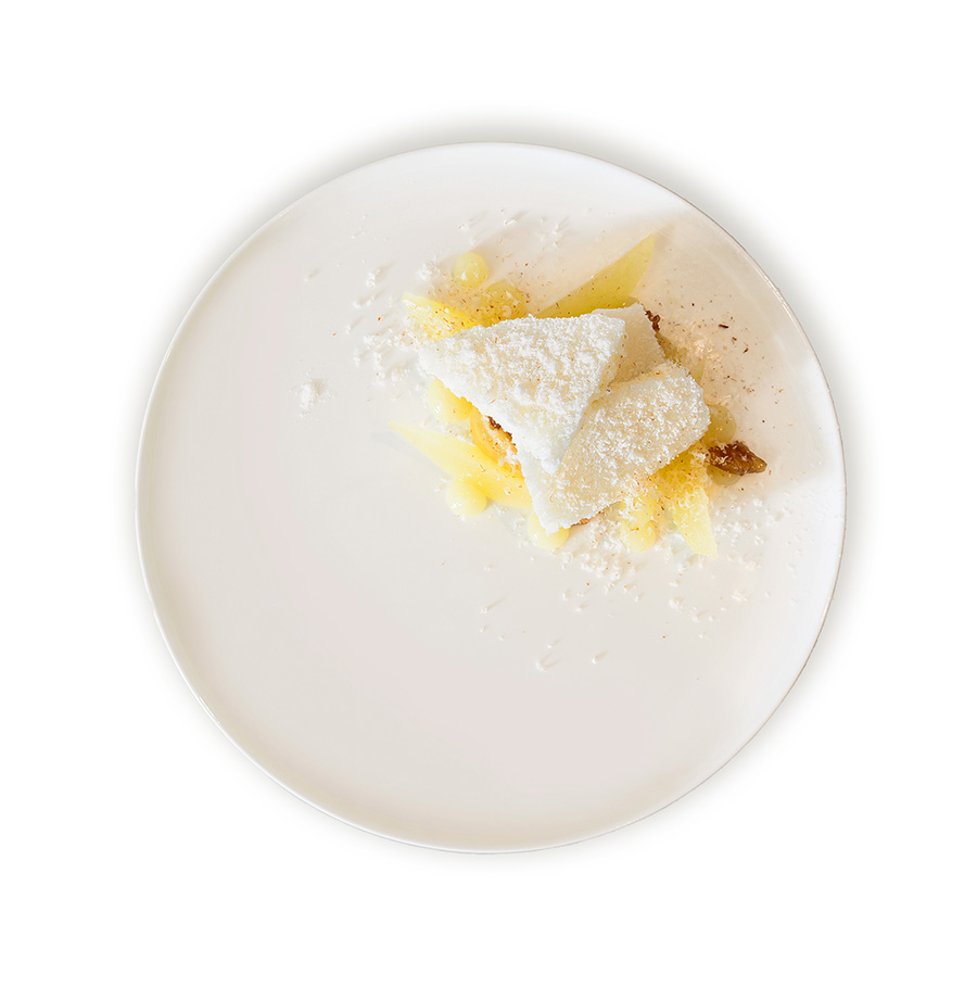 Ponthier - Auf einem Teller angerichtetes Dessert aus Esskastanien, Birnen, Mandeln und Yuzu