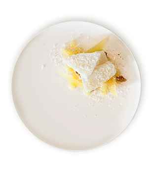 recette Ponthier Auf einem Teller angerichtetes Dessert aus Esskastanien, Birnen, Mandeln und Yuzu Esskastanie aus Ardèche AOP Birne Williams Yuzu 100%